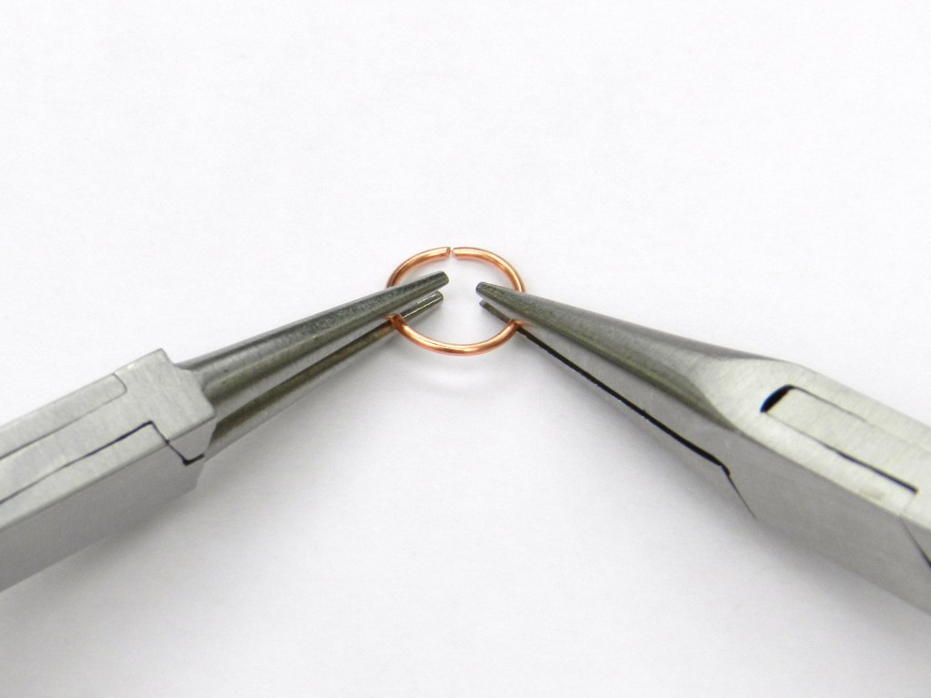 Instructions on how to open and close jump rings in jewellery